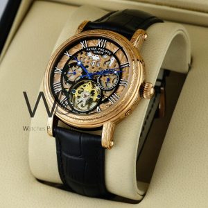 ساعة من Patek Philippe تعمل بعدادات بلون اسود وسير اسود من الجلد الطبيعى