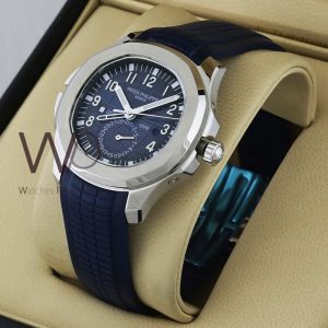 ساعة من Patek Philippe تعمل بعدادات بلون ازرق وسير ازرق من الجلد الطبيعى