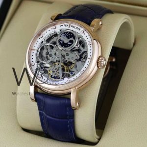 ساعة من Patek Philippe تعمل بعدادات بلون ابيض وسير ازرق من الجلد الطبيعى