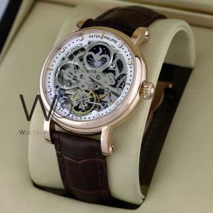 ساعة من Patek Philippe تعمل بعدادات بلون ابيض وسير بنى من الجلد الطبيعى