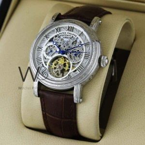 ساعة من Patek Philippe تعمل بعدادات بلون ابيض وسير بنى من الجلد الطبيعى