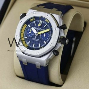 ساعه منِ Audemars Piguet تعمل بعدادات بلون ازرق وسير ازرق من المطاط