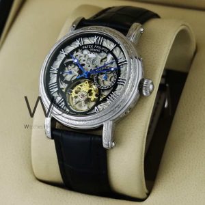 ساعة من Patek Philippe تعمل بعدادات بلون ابيض وسير اسود من الجلد الطبيعى