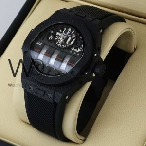 ساعه من Hublot تعمل بعدادات بلون اسود وسير اسود من المطاط