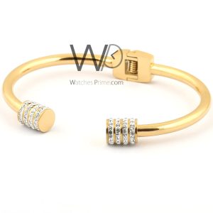 Women’s gold bracelet with diamonds, timeless elegance