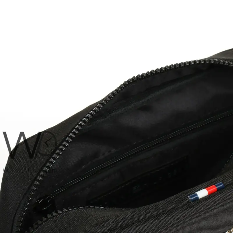حقيبة يد رجالية تومي Tommy Hilfiger اسود | واتشز برايم
