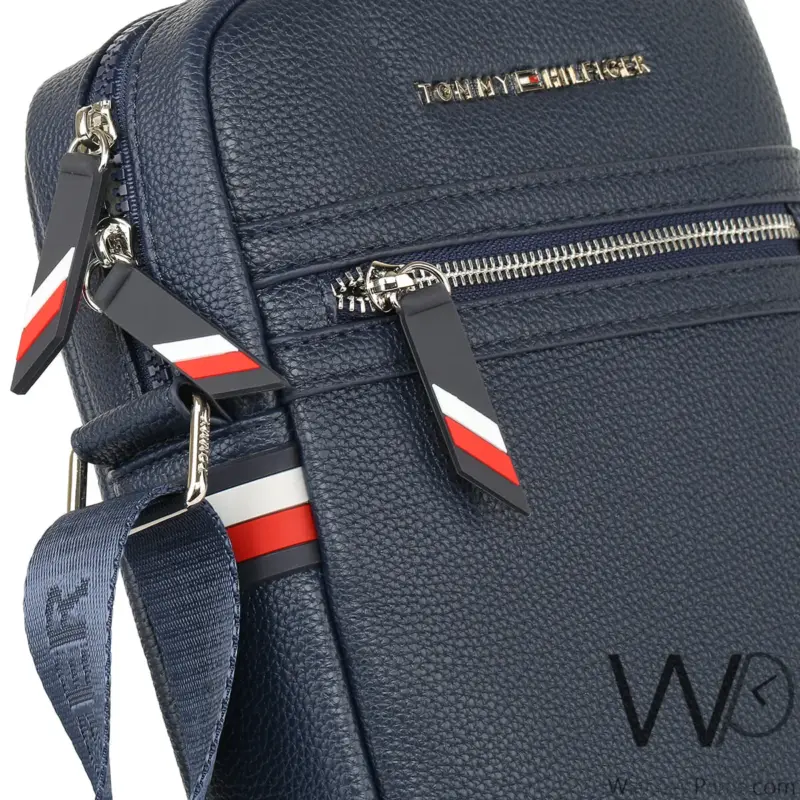 حقيبة كروس رجالية تومي هيلفيغر tommy جلد ازرق | واتشز برايم
