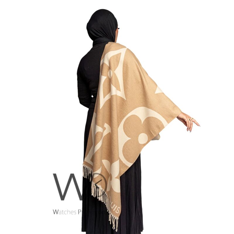 شال سكارف ماركة لويس فيتون LV من صوف الكشمير بلون بيج | واتشز برايم