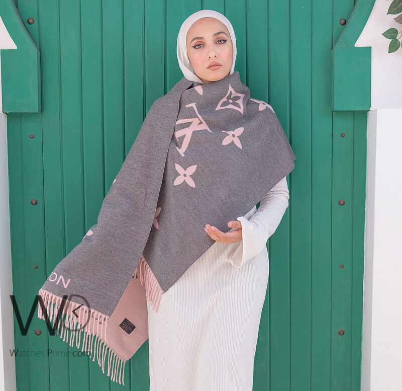شال سكارف ماركة لويس فيتون LV من صوف الكشمير بلون بيج روز | واتشز برايم